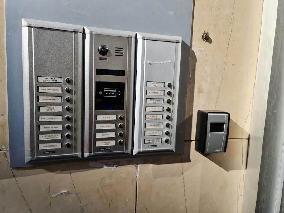 Καλινοβου 1 Κευελπιδων Πεδιον Αρεωσ Apartman Athén Kültér fotó